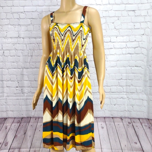 New Romantic Sini Large Sleeveless elastic bust midi dress - Picture 9 of 9